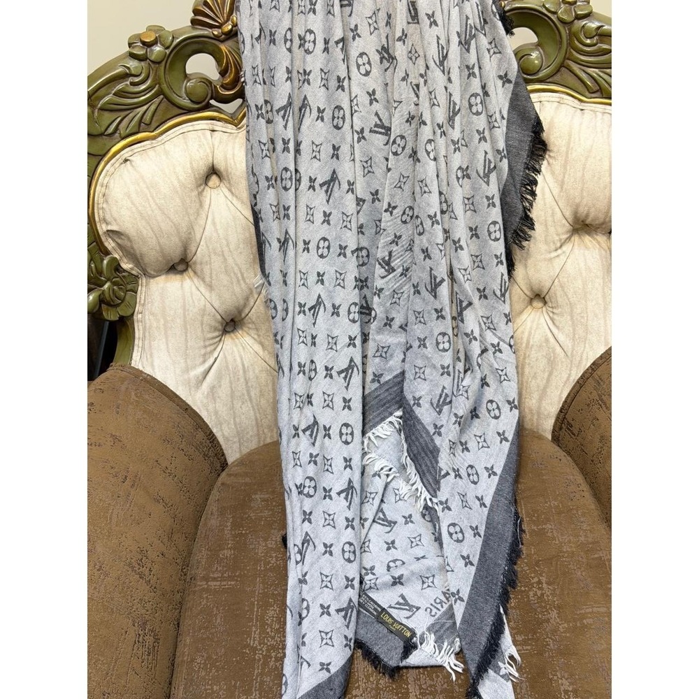 Louis Vuitton Monogram Shine Shawl Grey Silver Silk Wool Scarf Fringed Square - Picture 6 of 8